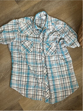 Men's Wrangler Plaid Casual Button Down Shirt in White and Blue